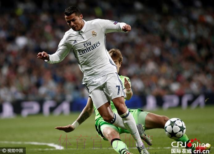 维尼修斯:C罗是皇马的传奇 马德里将永远欢迎他